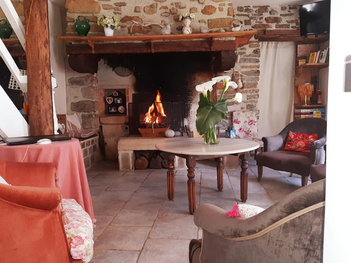 Gite Les Petits Chemins Ledeuix Exterior foto