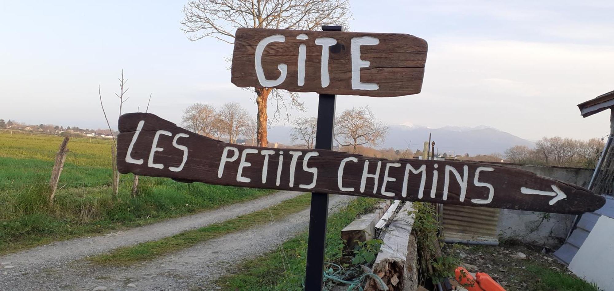 Gite Les Petits Chemins Ledeuix Habitación foto